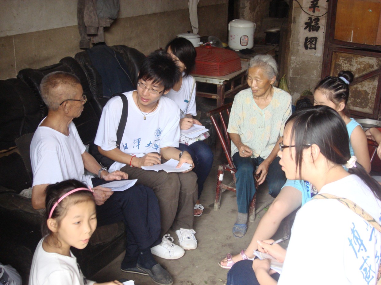 我们走进千家万户,与普通民众促膝交流